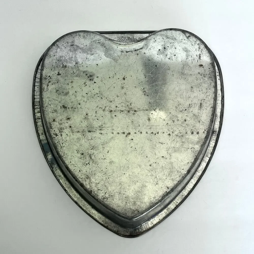 Lot of 4 Vintage Aluminum Heart Baking Pan Kitchen Decor Bake King Malco Ware